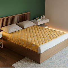 Rudie Baby leakproof bed guard in Giraffes print, double size